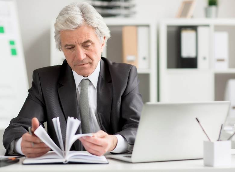 Aplicación de reducción de rendimientos profesionales generados en más de dos años del IRPF.
